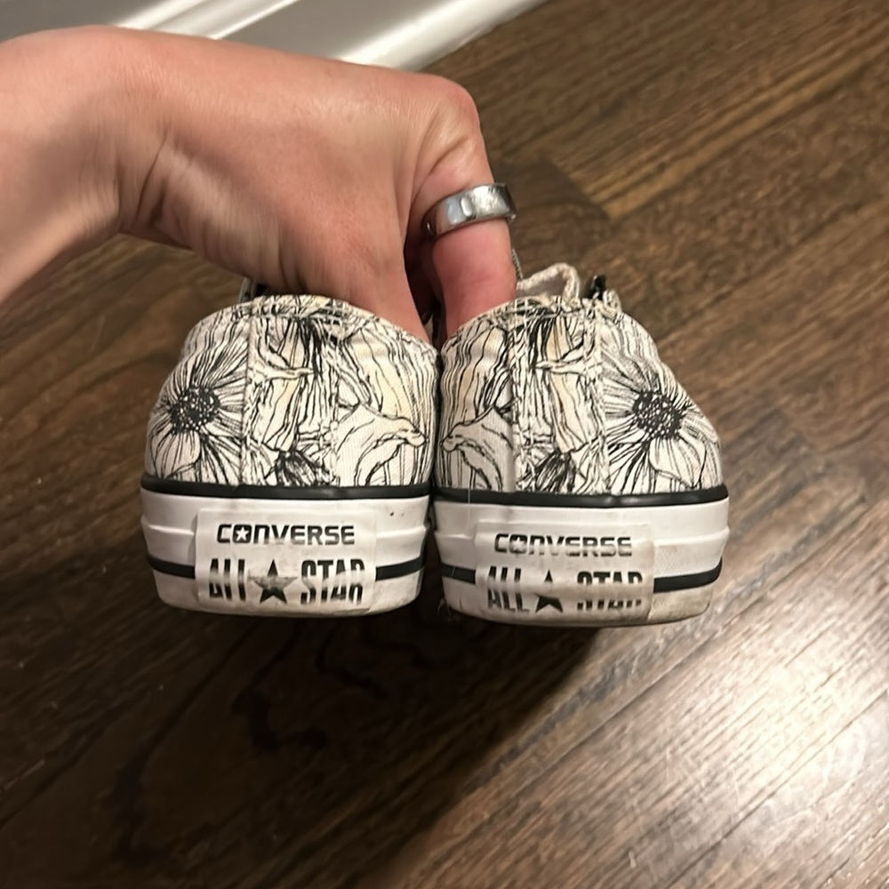 Black and White Zip-Up Converse - Picture 3 of 4